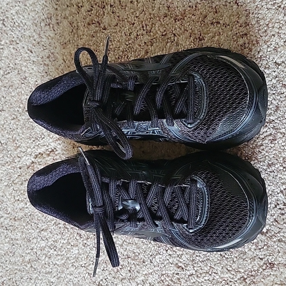 Brooks GTS Seventeen women's running shoes, size 7, black
